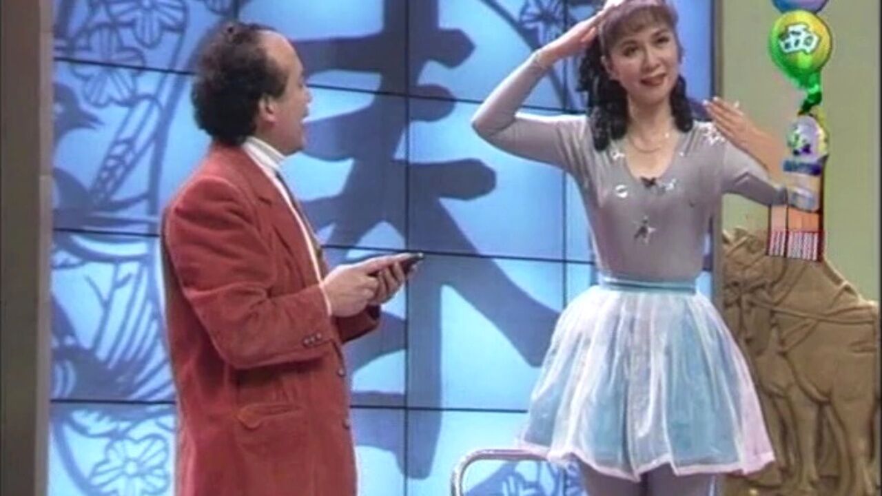 蔡明化身机器人让郭达体验不同类型的老婆