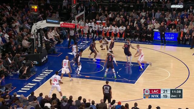 无视两人包夹 哈登中距离出手命中快船生涯首球