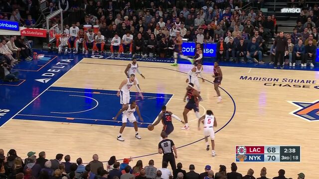 得分能力简直爆炸 兰德尔强势对轰三巨头取得领先