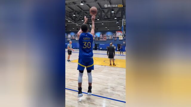 看他训练也是种享受！湖勇大战前库里个人训练全纪录