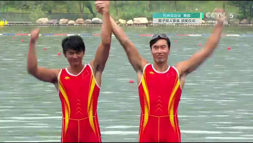 全程遥遥领先 张亮/刘治宇夺下男子双人双桨冠军