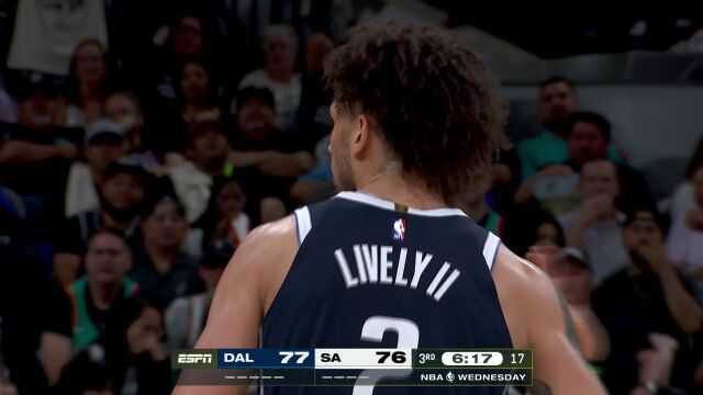 如同天降暴雷一般 东契奇连线莱夫利二世空接隔扣科林斯