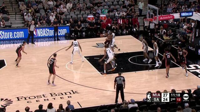 冲起来无法阻挡！索汉抢断快攻妙传文班亚马直捣黄龙双手暴扣