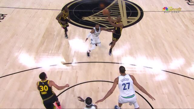 万军从中过片叶不沾身！库里蝴蝶穿花戏耍防守2+1秀翻全场