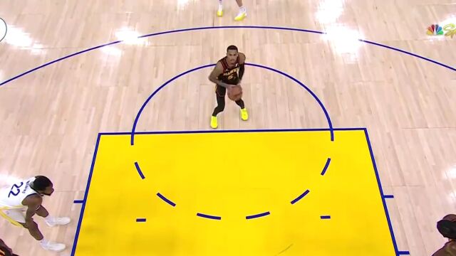 库里命中三分双手指天悼念助教