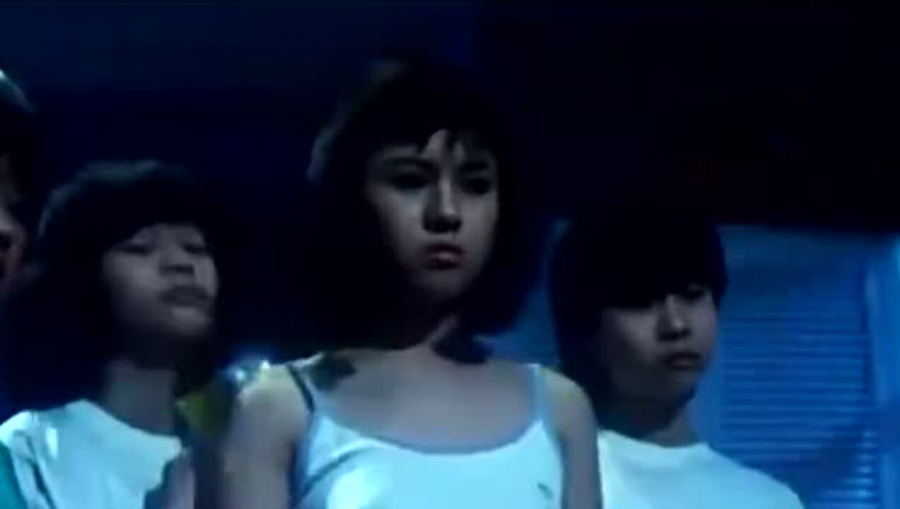 美女将鬼带回家半夜睡觉被挠脚心_腾讯视频