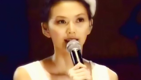 孙燕姿出道的第一首歌曲 拿奖拿到手软的作品 演唱会现场版