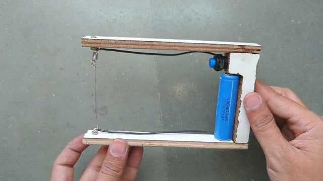 简单自制便携泡沫切割机用18650电池供电热切刀制作