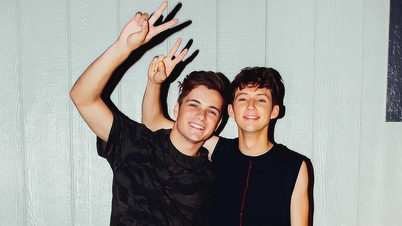 戳爷,小马丁合作最新电音单曲 歌词版mv混剪,舔屏吧