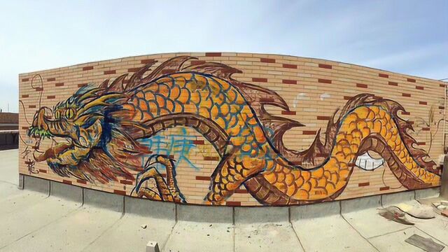 大学生墙绘中国龙,送给祖国母亲做礼物