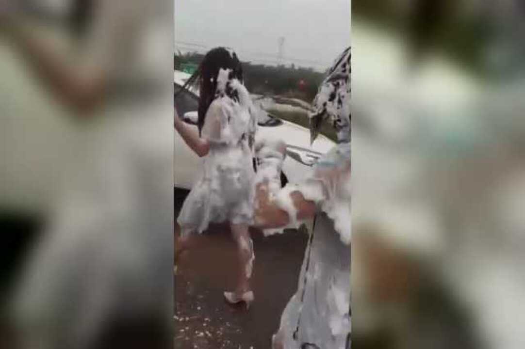 最无耻的婚闹，伴娘直接气走啦_高清