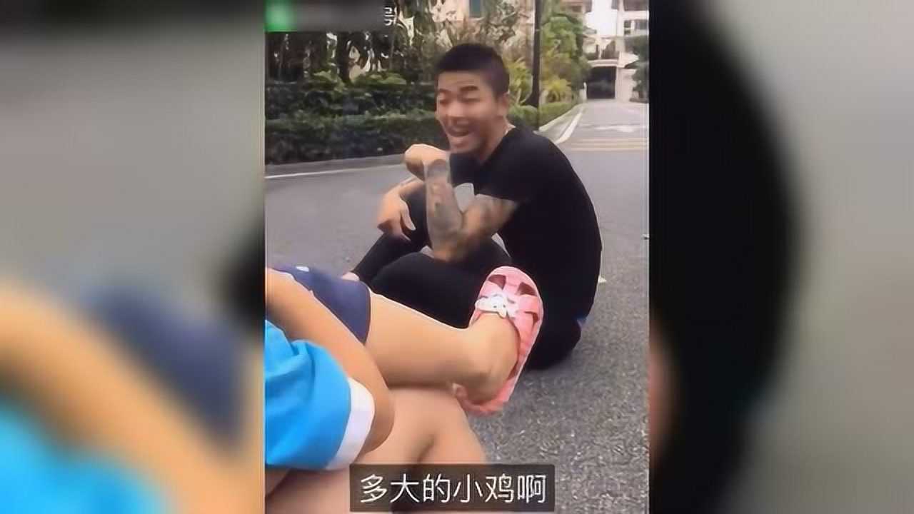 小孩子尿尿一定要躲开，不要向他一样_腾讯视频
