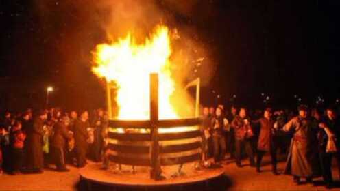 那达慕大会丨蒙古族祭盐湖祭火仪式