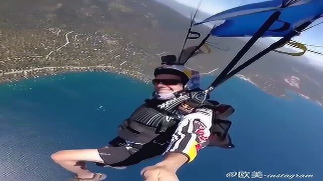 外国猛男高空上跳伞玩自拍 看着都紧张