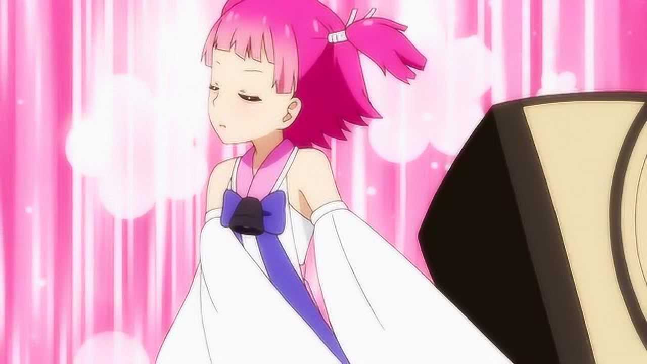 美少女变身,一个变成抡着大锤子的魔女,一个变成雕像?