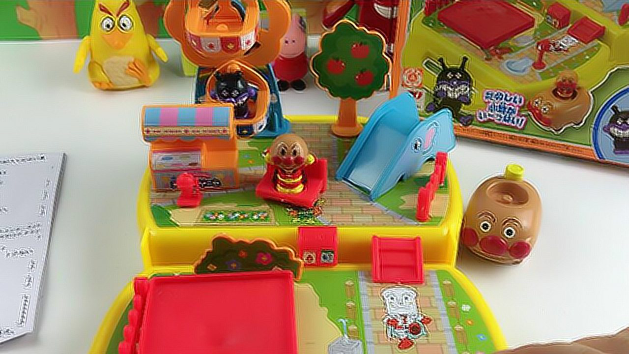 灵动蹦蹦兔和愤怒的小鸟玩面包人游乐园玩具