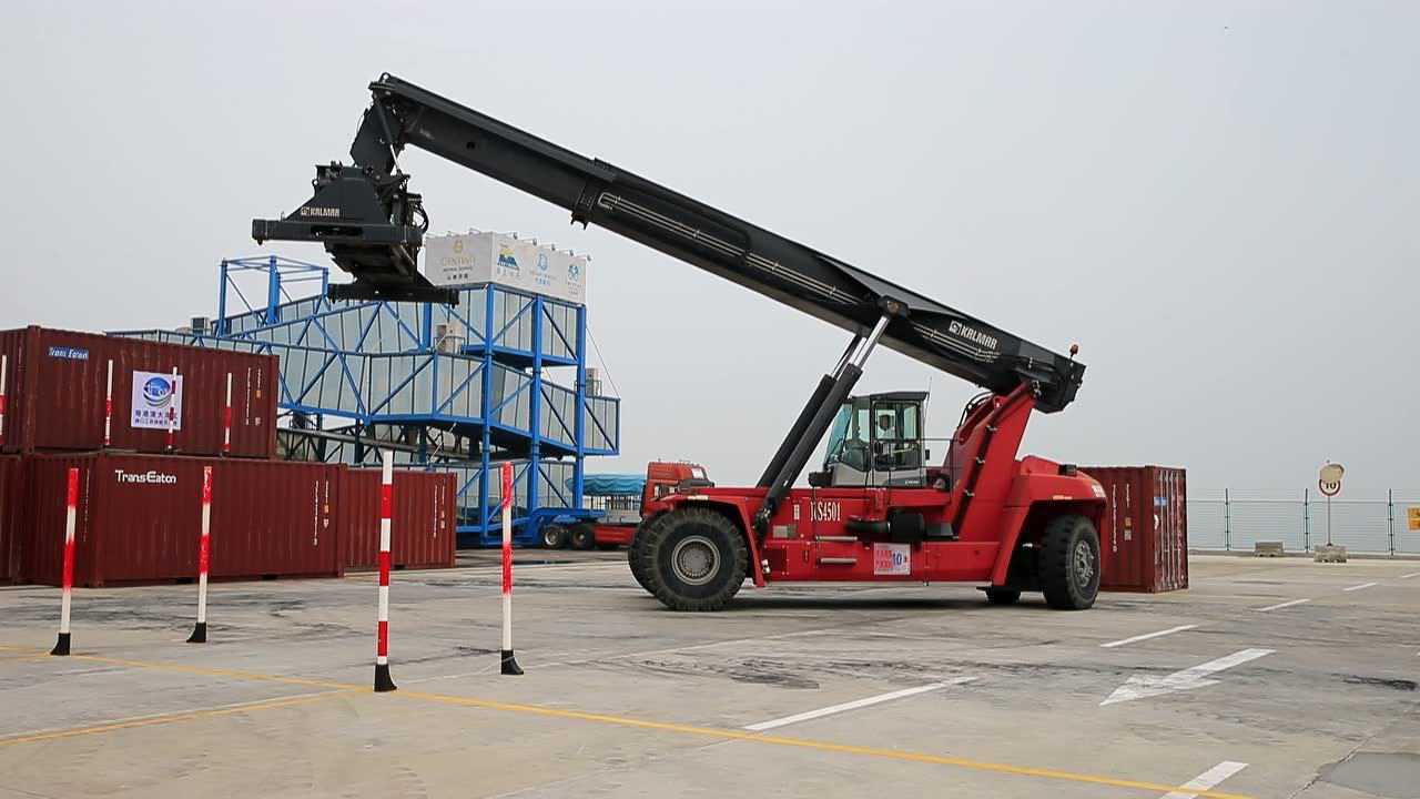 港口技能竞赛:正面吊