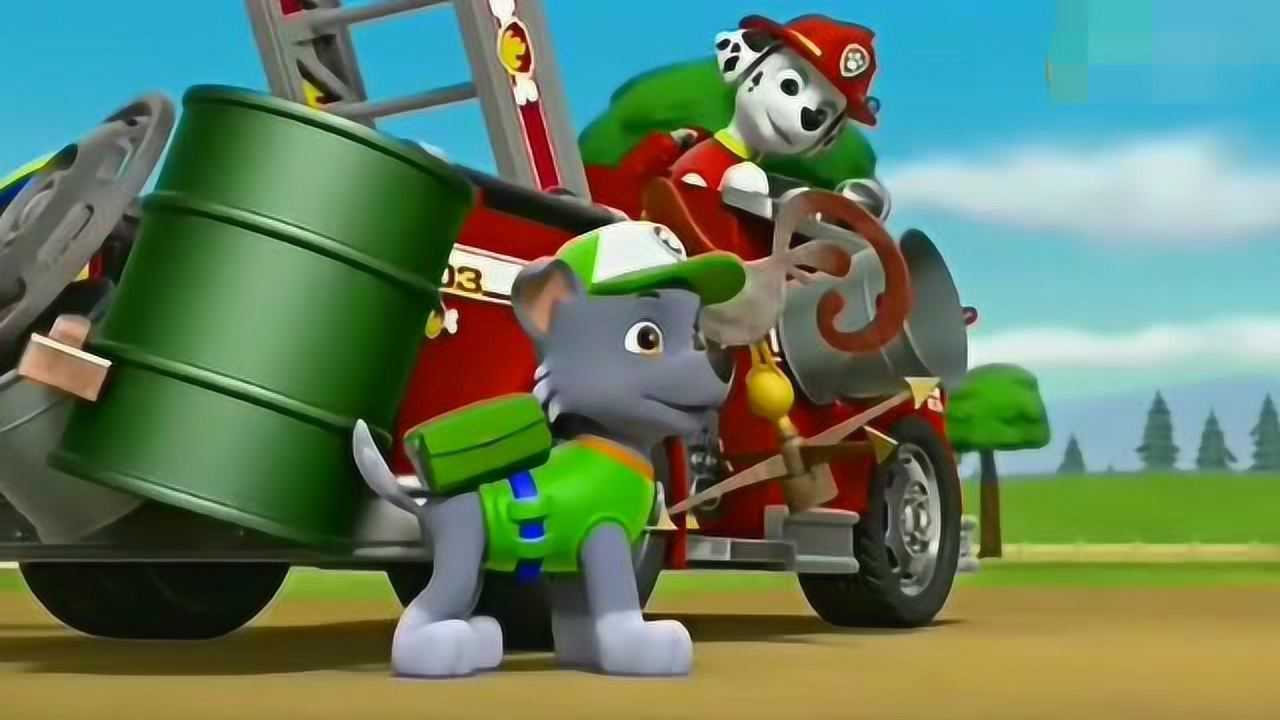 汪汪队立大功:毛毛的消防车真太厉害了,所有的东西都被吸住了呀!