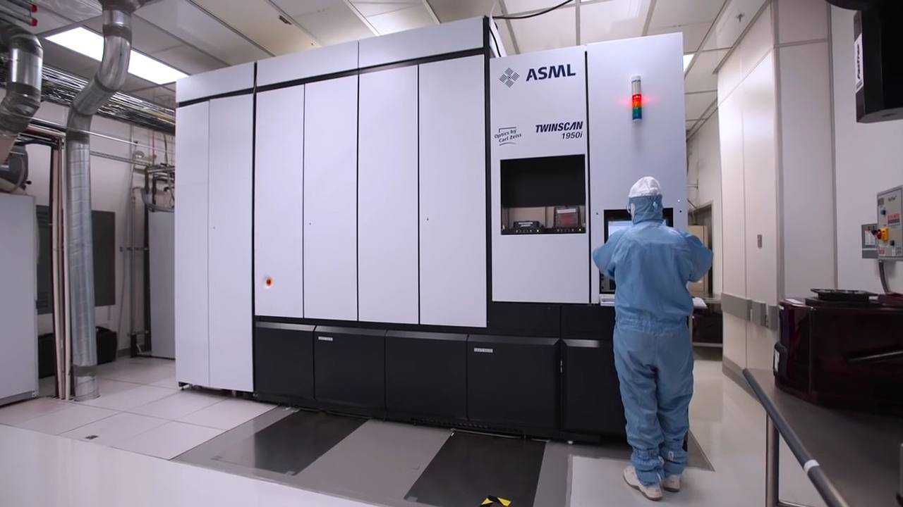 中国迎来euv顶级光刻机中国芯能拳打英特尔脚踢台积电吗