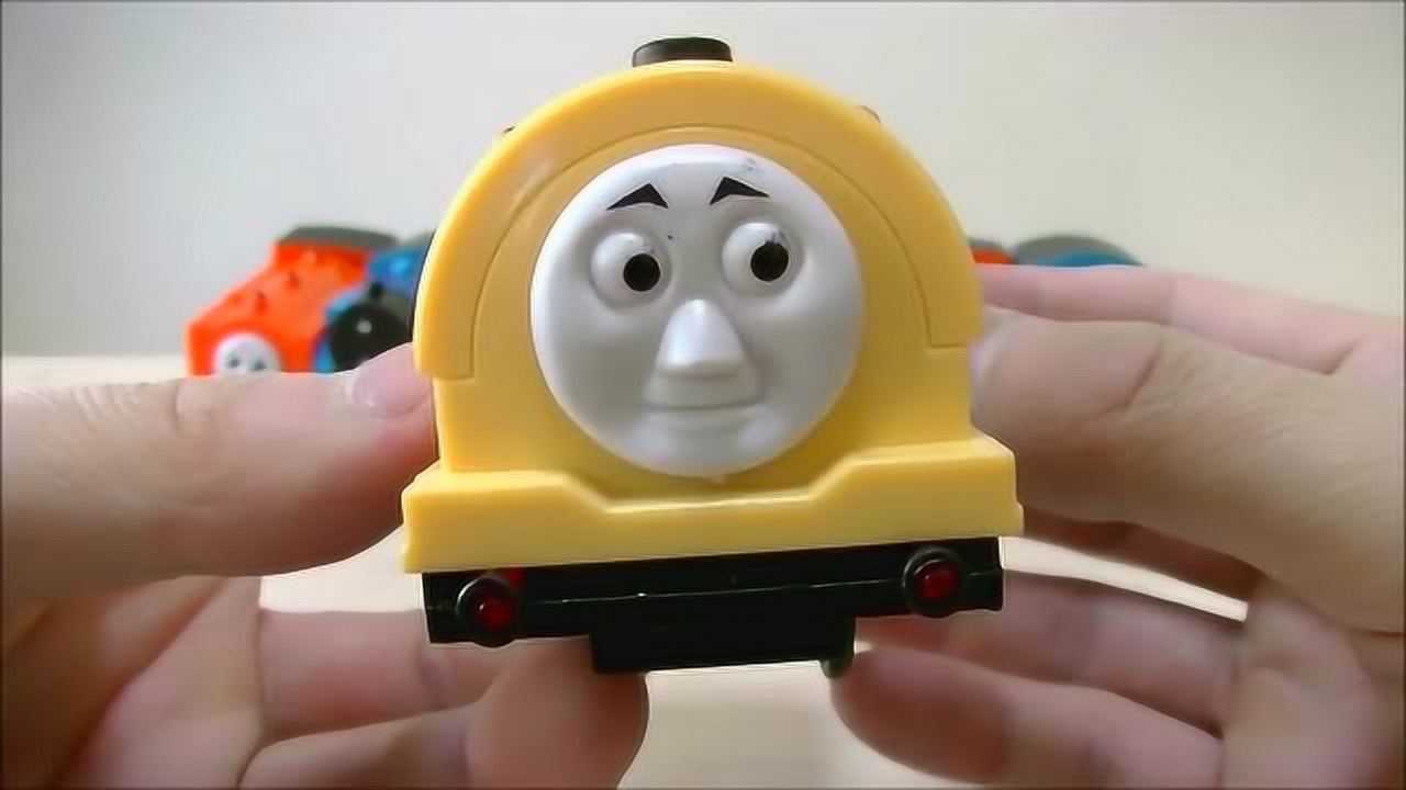 超好玩的托马斯小火车玩具宝宝真高兴呀