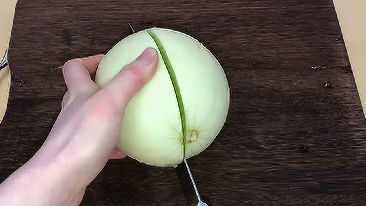 切香瓜的小技巧,简单不脏手,吃起来不流汁水,太方便了