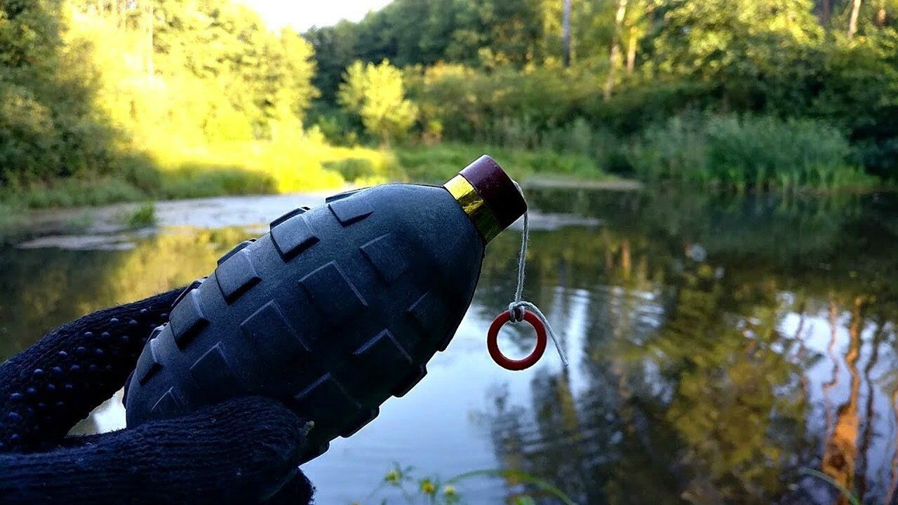 手雷鞭炮扔进水塘会发生什么