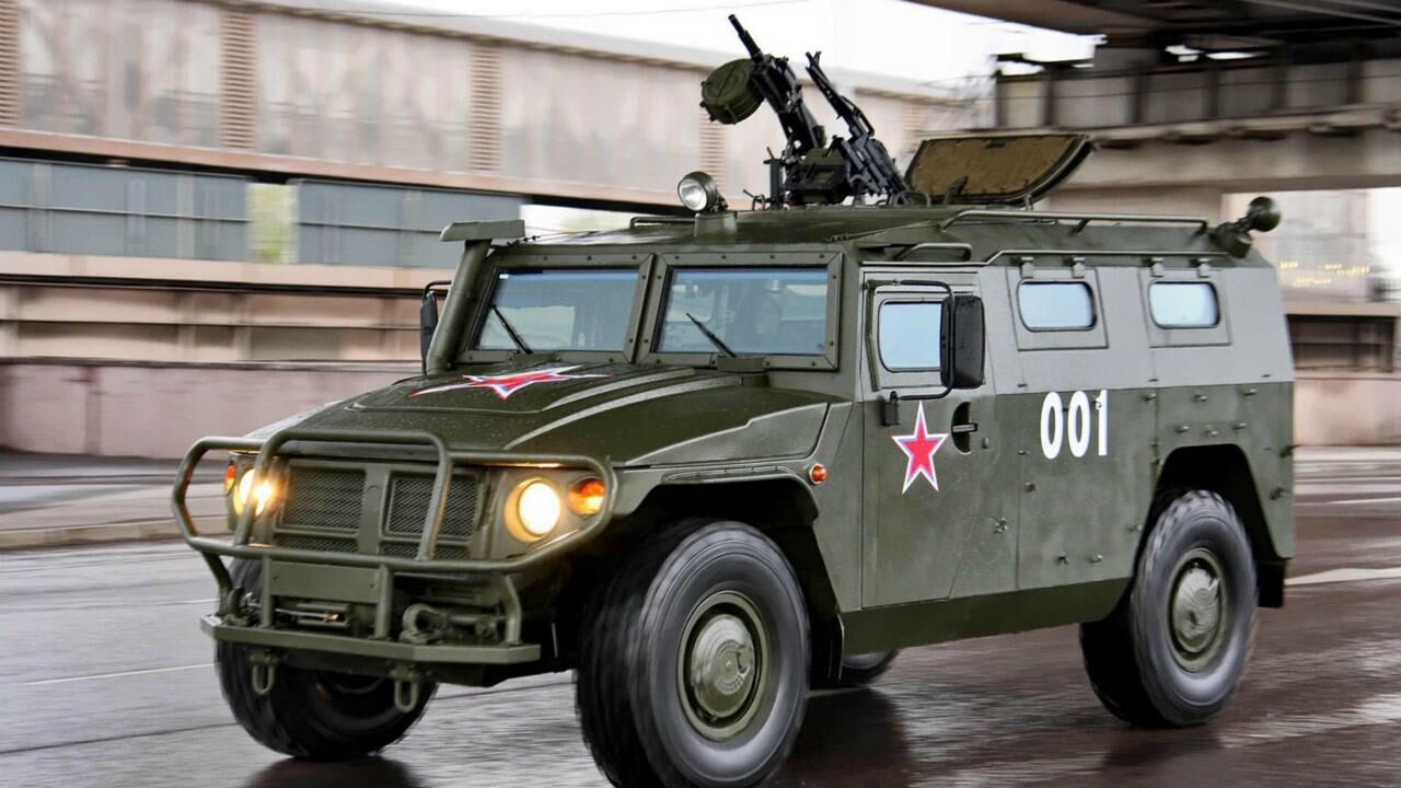 军用四驱虎式装甲车有多强?悍马比起来也得往后稍稍