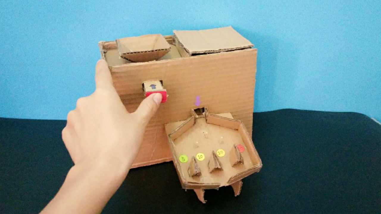 废纸箱创意diy:手工达人自制弹珠游戏机,给小朋友能玩好几天