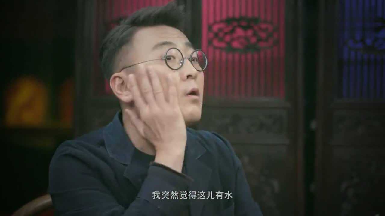 圆桌派马爷自曝曾在舞台上哭泣竟是因为两盏大探照灯