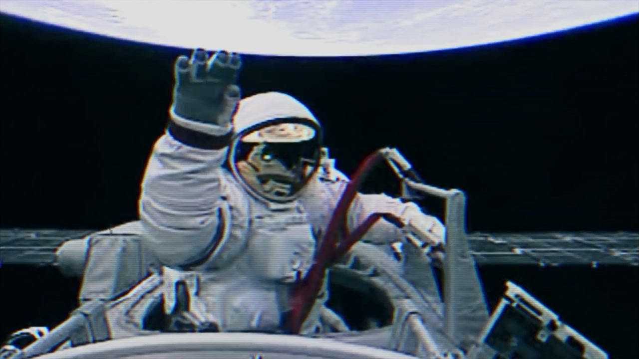 神舟七号航天员成功出舱太空漫步精彩再回顾！_高清