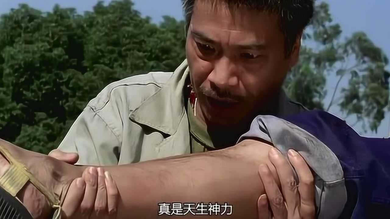 少林足球:吴孟达抱着周星驰的大腿,夸赞的不停嘴!