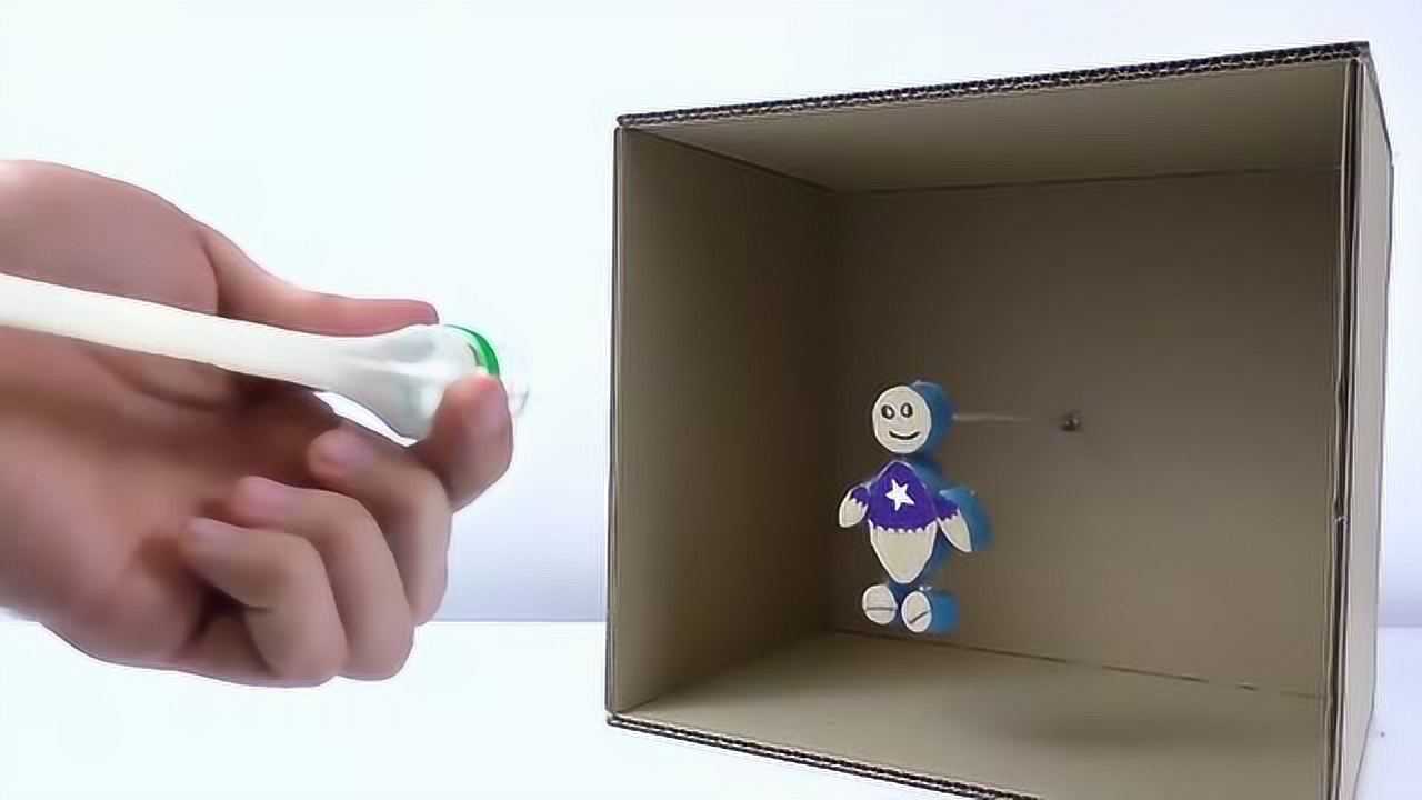 用硬纸板来做一个疯狂木偶人游戏机减压一下吧!