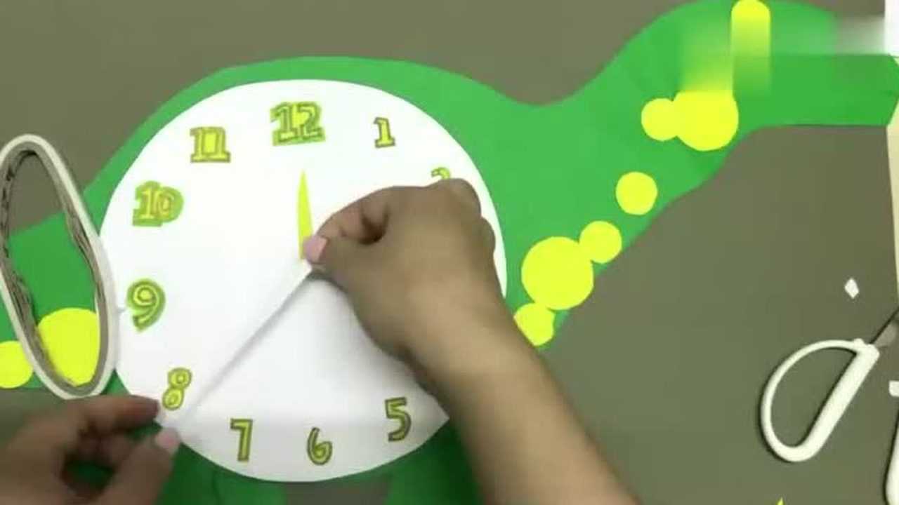 二年级美术微课《漂亮的钟》制作手工