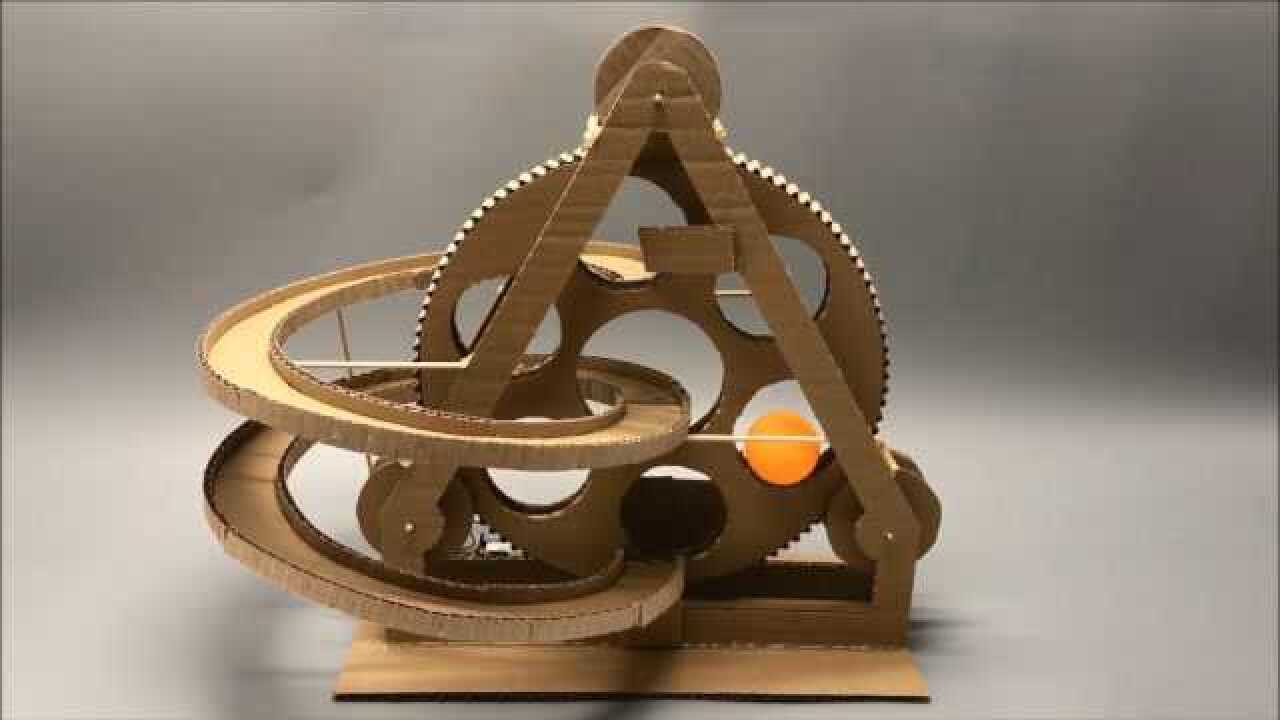 动手diy纸板做成小球运行轨道玩具