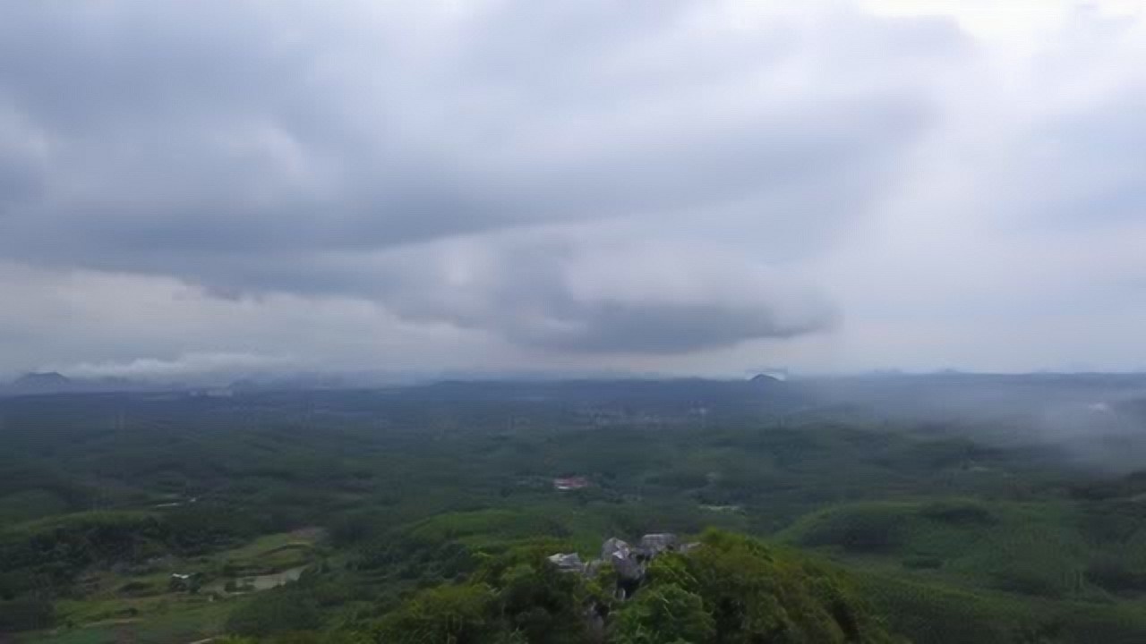 航拍武鸣八景之一的黄道山当地人说这座山很有灵气