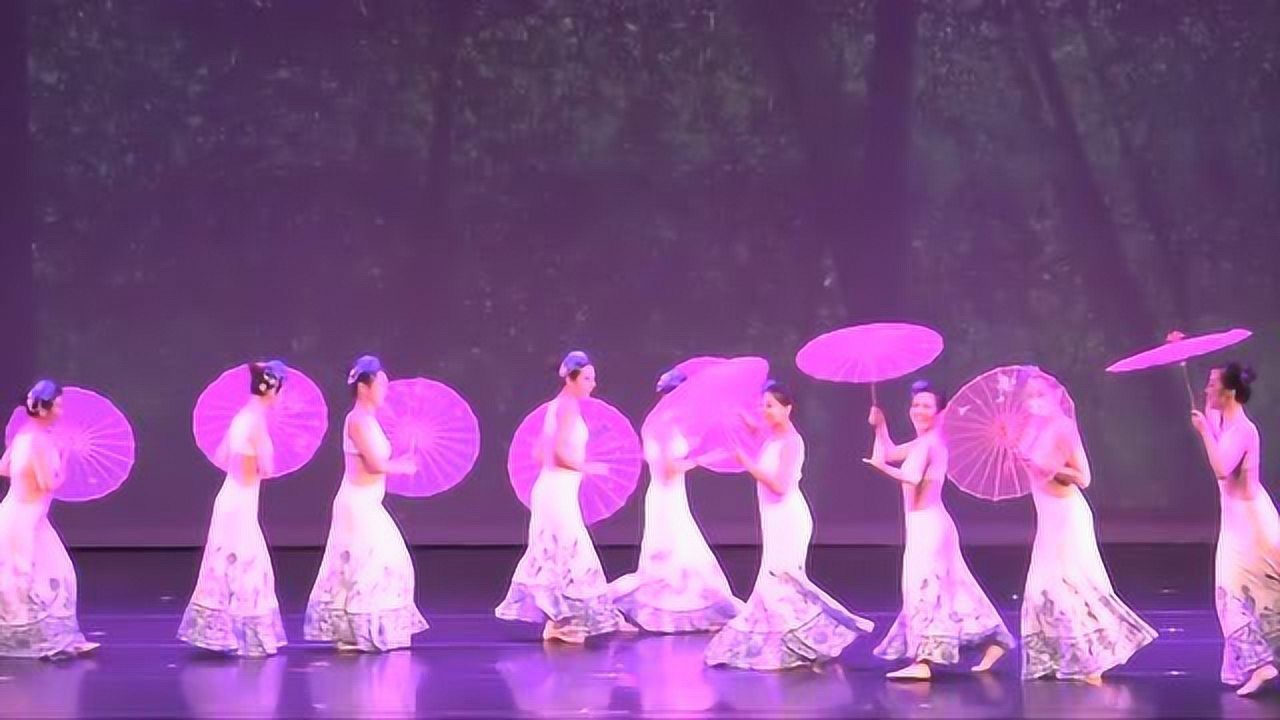 傣族舞蹈傣家的女儿傣家的雨最美民族古典舞伞舞
