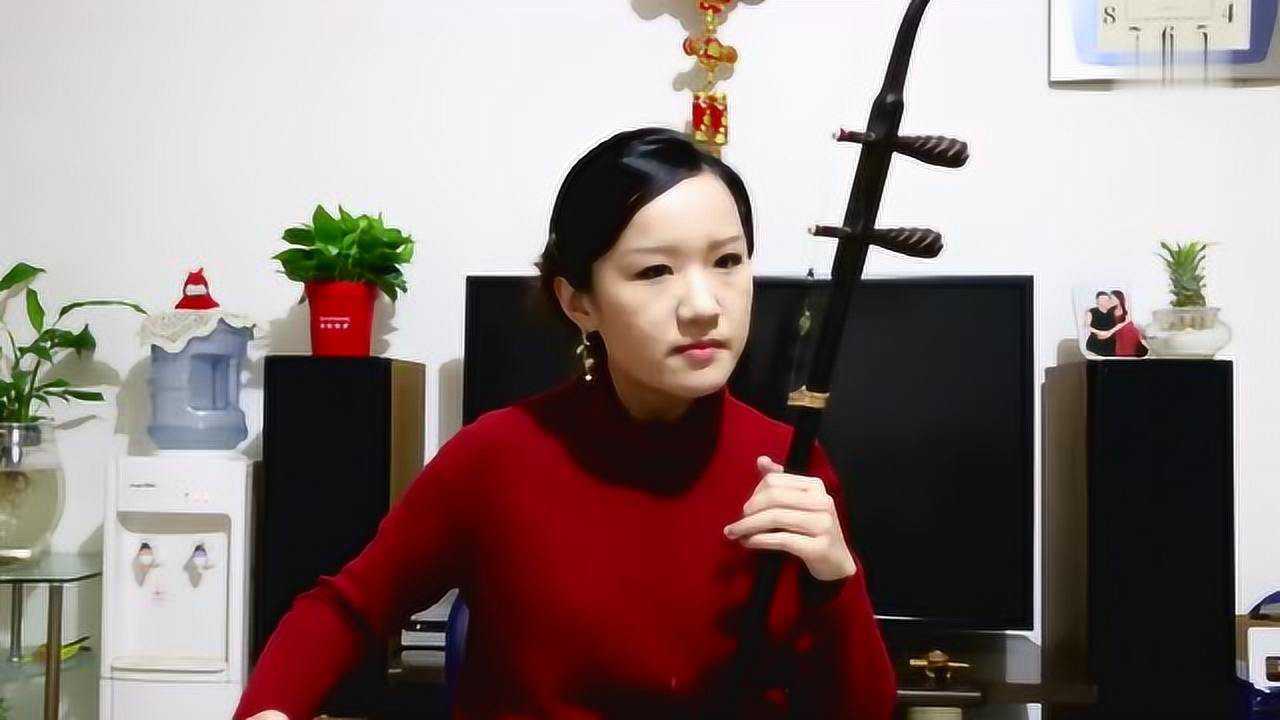 二胡硕士李天舒在家中二胡独奏名曲《良宵》