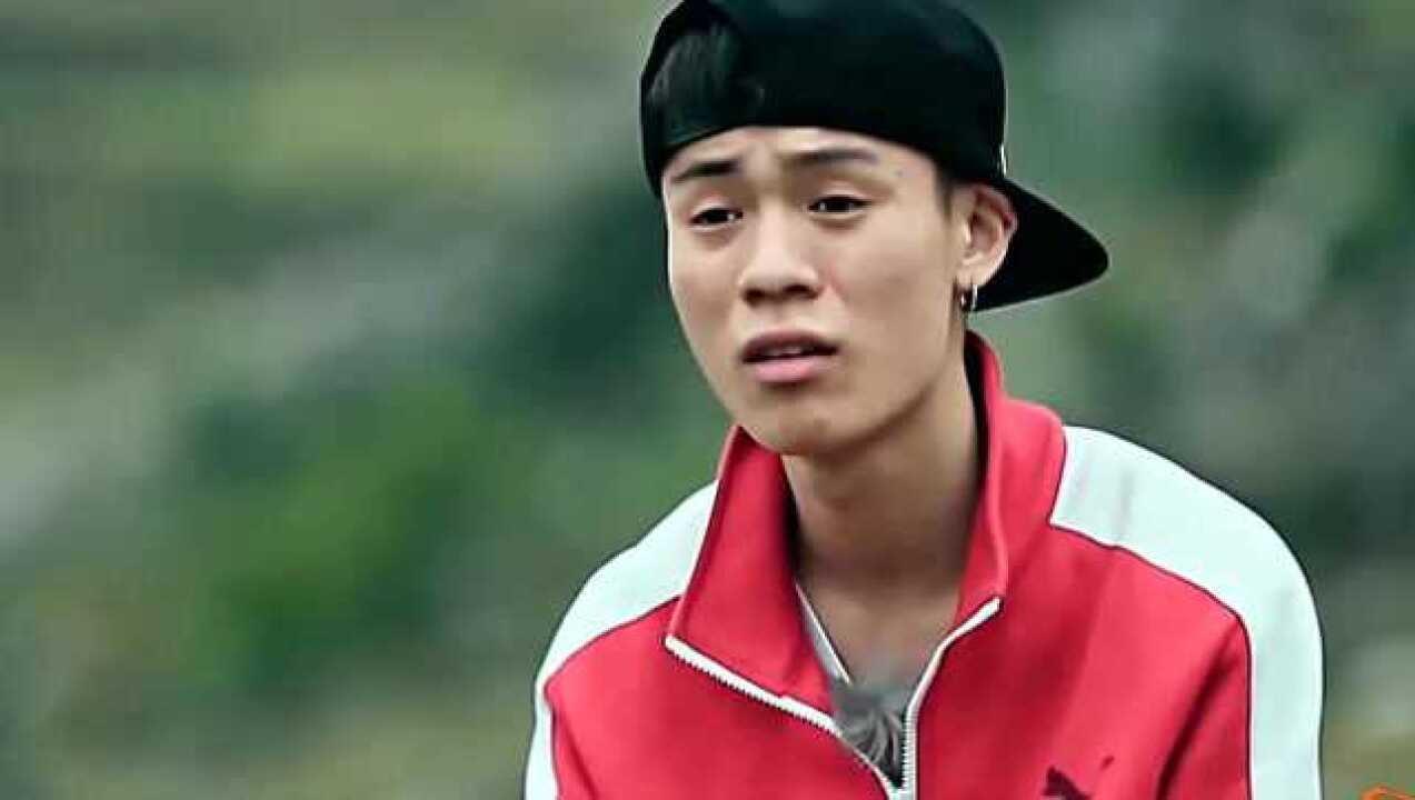 变形计城市少爷马艺华挑鸡去卖钱回来还得喂刘思琦吃饭