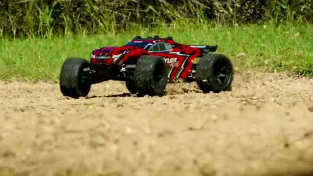 新款Traxxas Rustler 4X4搭载了Titan动力