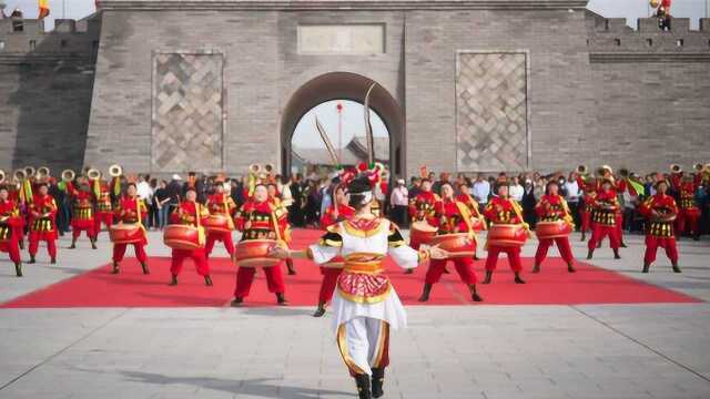 摆脱“鬼城”称号,鄂尔多斯土豪斥资10亿建古镇,当地人免费玩!