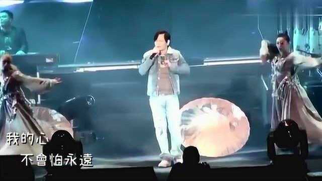 王杰现场演唱《红尘有你》台下粉丝欢呼!