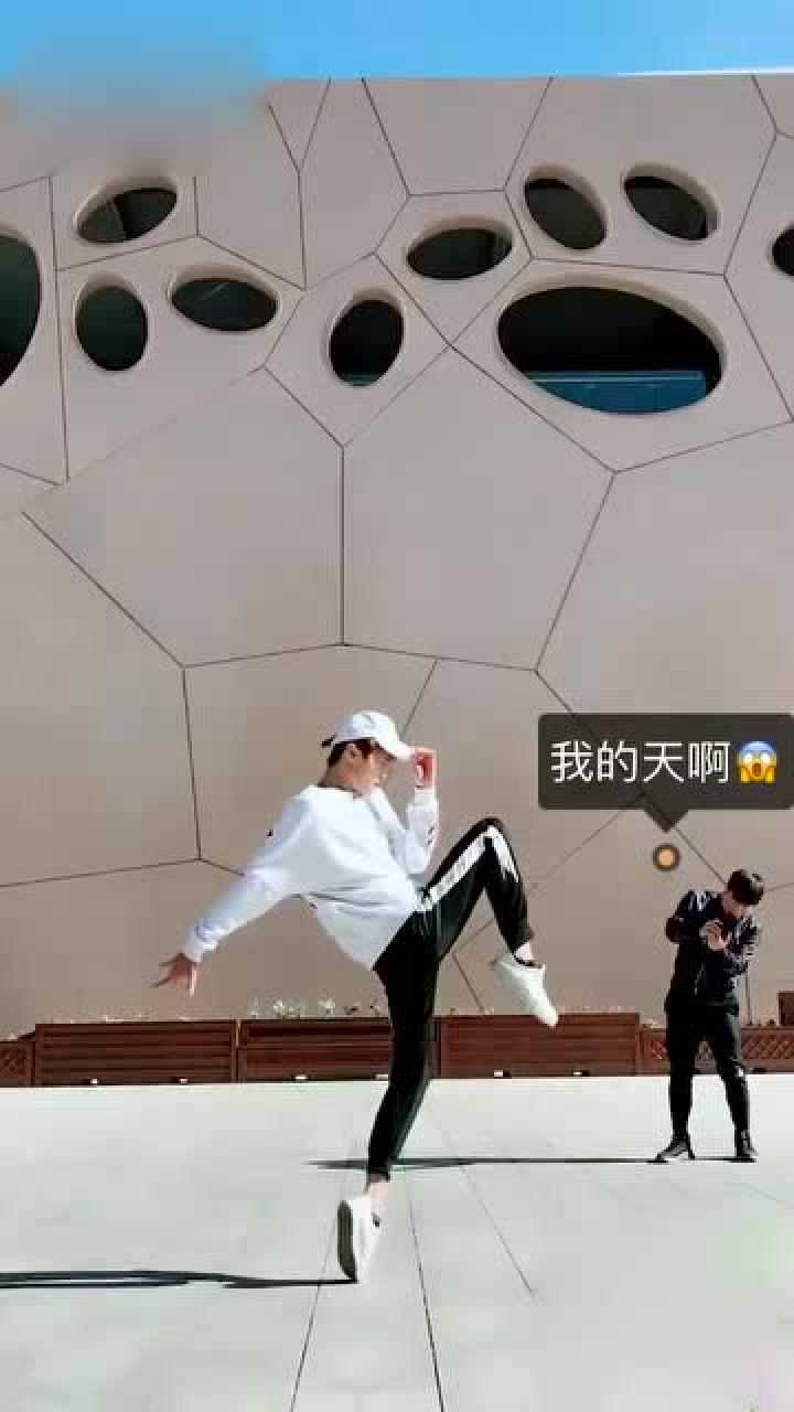 这个太空步的慢动作分解是我见过最好的了