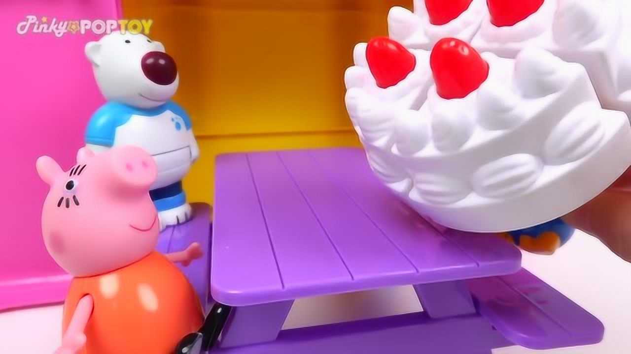 小猪佩奇和小企鹅pororo一起吃美味的蛋糕