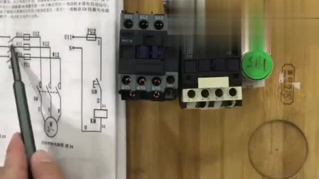 零基础电工知识:接触器点动控制线路原理图解,实物接线