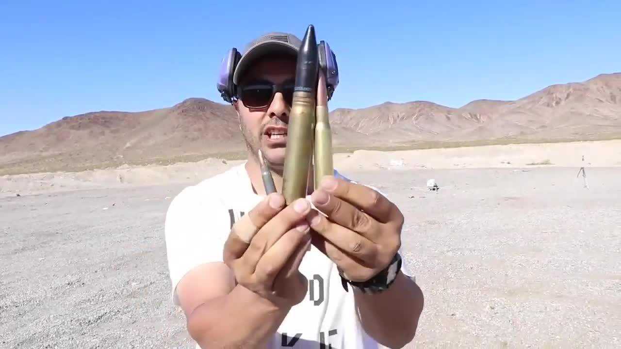 20毫米炮弹对水罐的毁伤能力如何?隔着屏幕都能感受巨大的冲击力