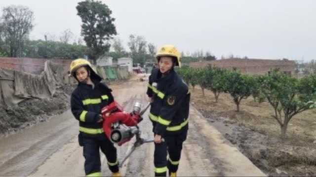 四川一酒店施工挖到天然气储气层,发生井喷事故