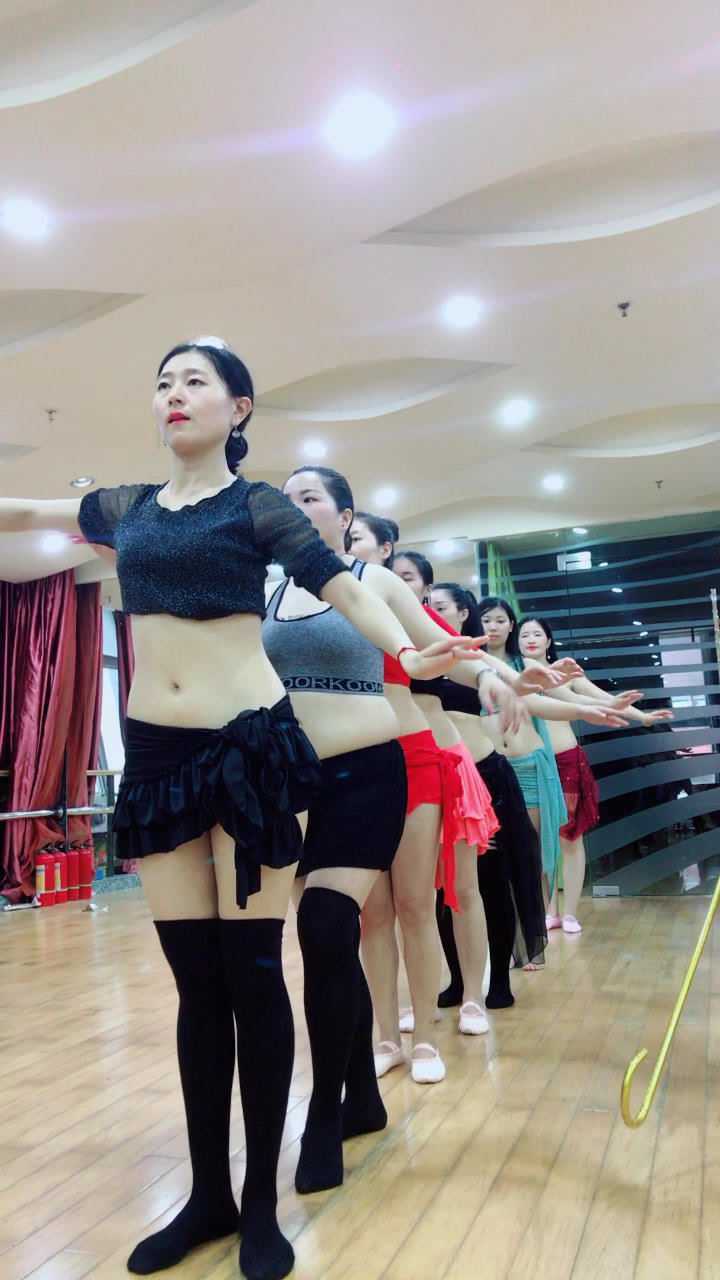 排队挨打，练舞真的很辛苦_高清