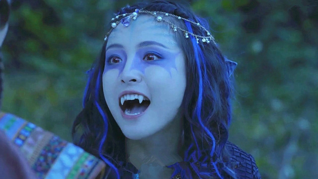 盛唐幻夜远安晕倒被盗贼欺负醒来后立马变身蓝蝙蝠怒咬盗贼