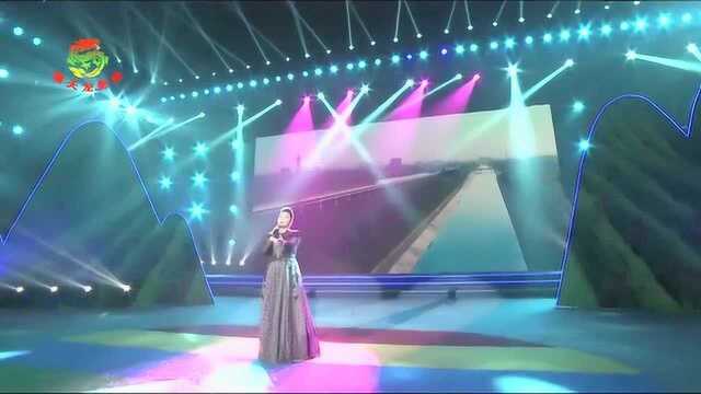 中国文联文艺志愿服务团走进甘肃陇南慰问演出:歌曲《这条路》王莉