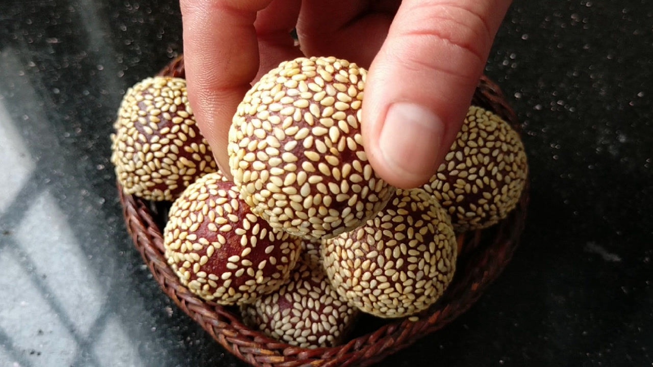 客家传统美食:油果!做法简单易学,外酥里嫩,出锅一个个空心!